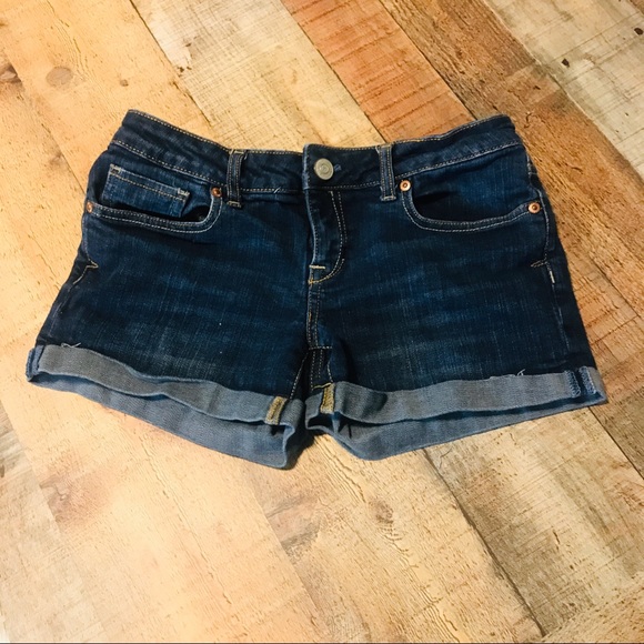 Aeropostale Medium Wash Rolled Denim shorts - Picture 2 of 7